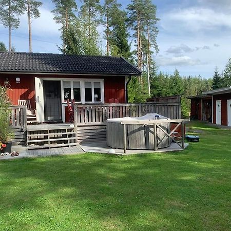 Villa Egen Gaststuga Med Sjoutsikt Mansarp Exterior foto