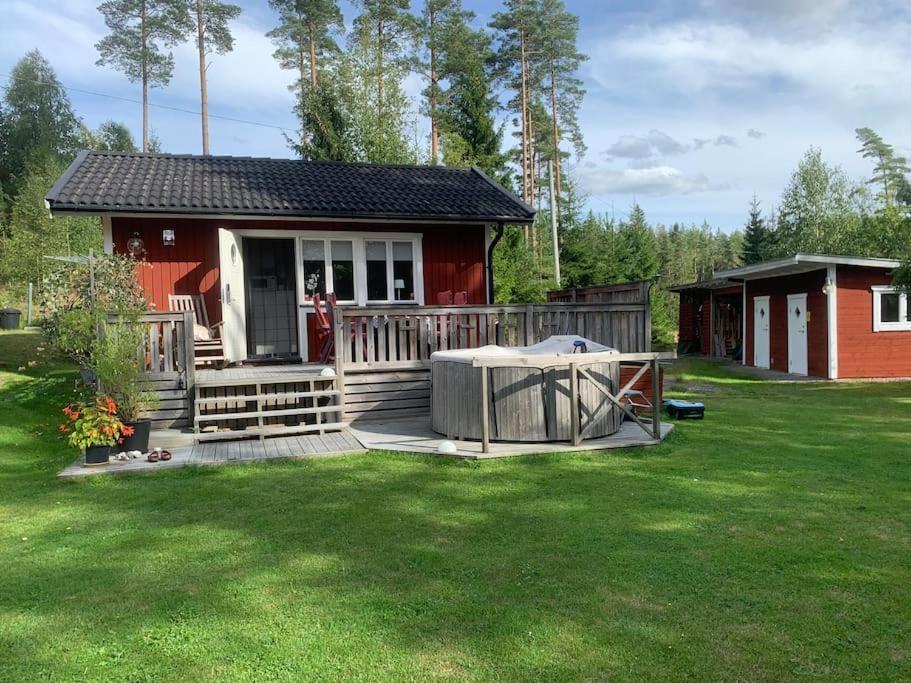 Villa Egen Gaststuga Med Sjoutsikt Mansarp Exterior foto
