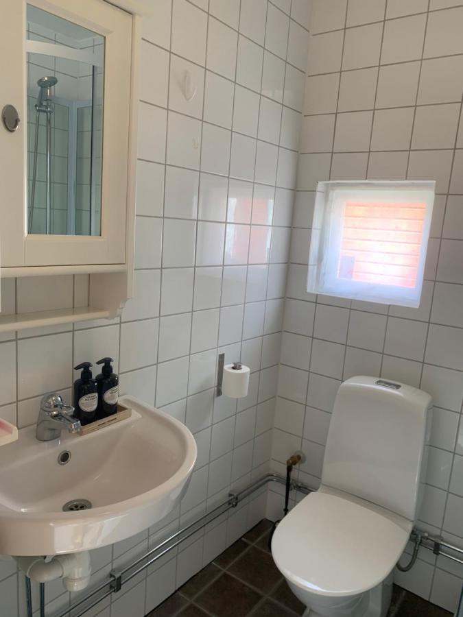 Villa Egen Gaststuga Med Sjoutsikt Mansarp Exterior foto