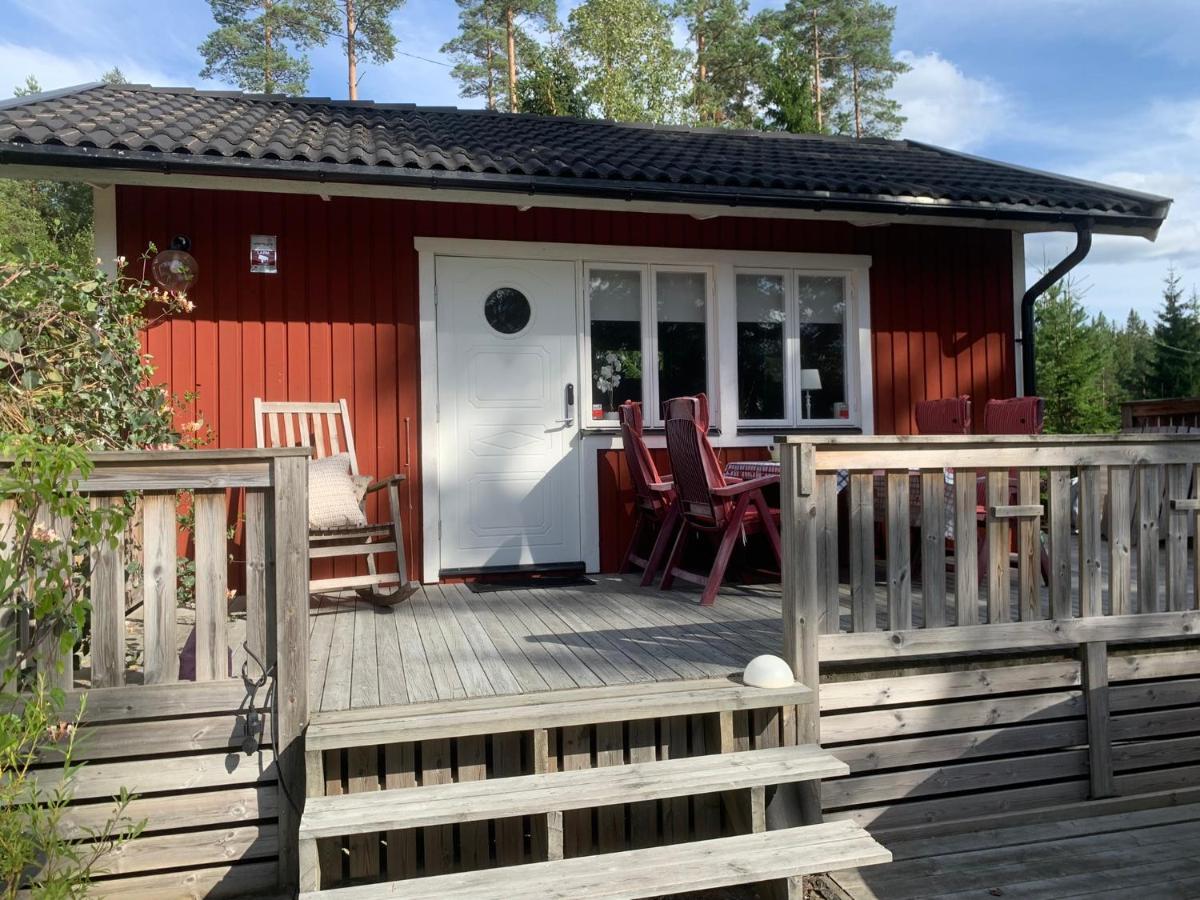 Villa Egen Gaststuga Med Sjoutsikt Mansarp Exterior foto